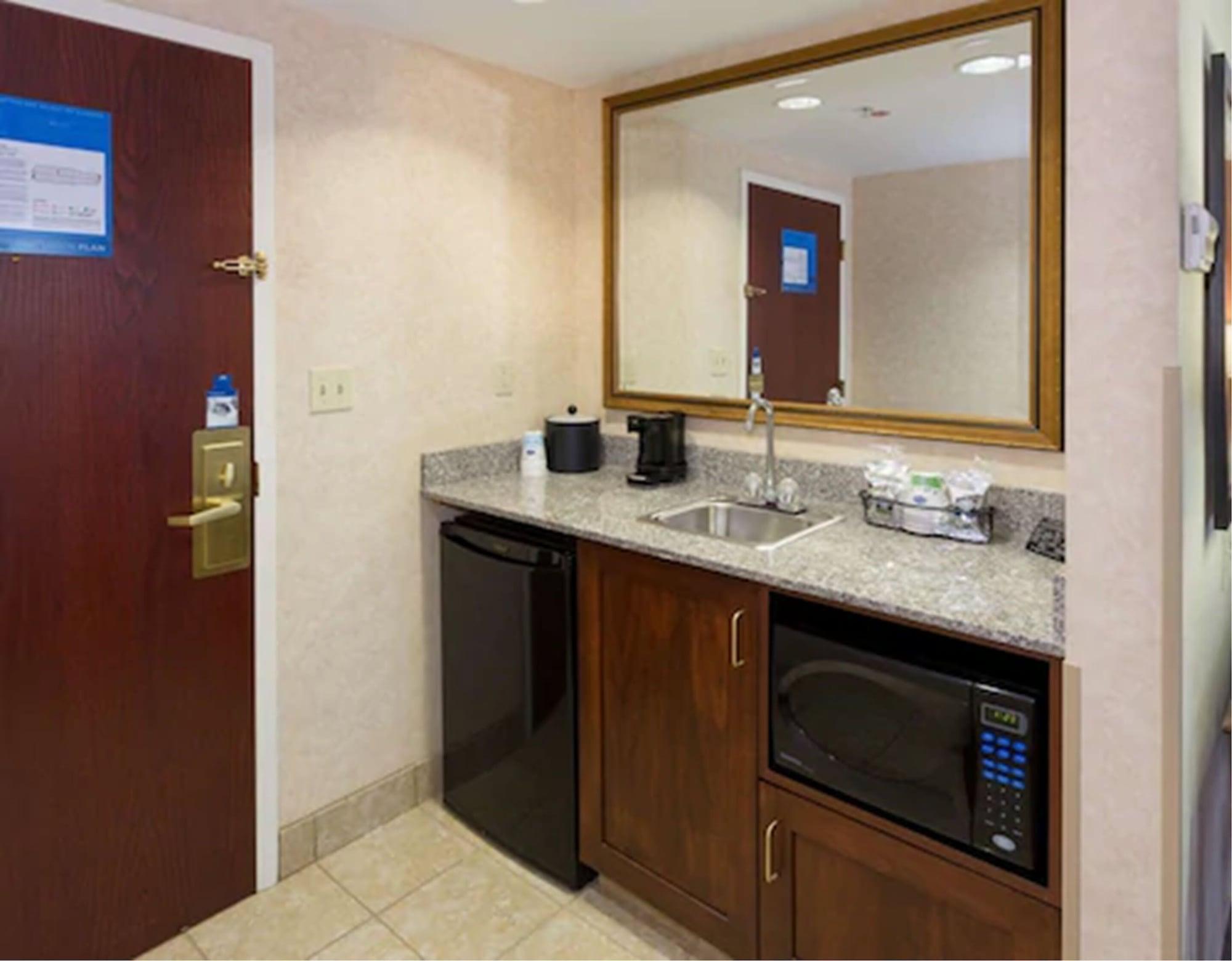 Hampton Inn&Suites Cleveland-Beachwood Exterior foto