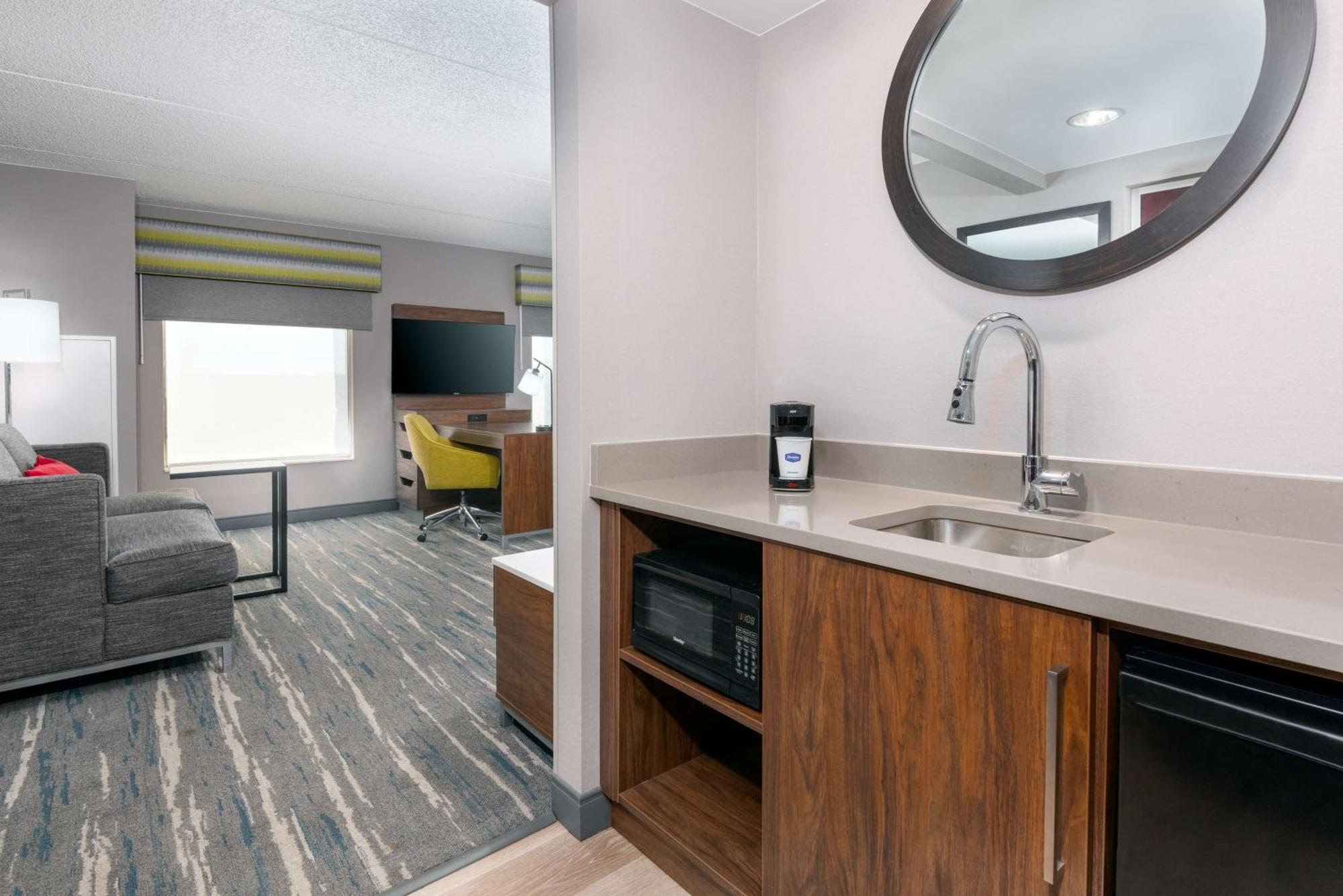 Hampton Inn&Suites Cleveland-Beachwood Exterior foto
